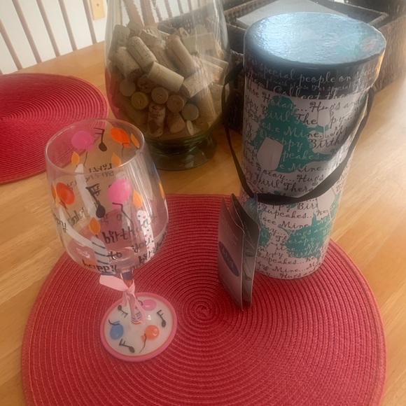 Delish Happy Birthday wine glass. - Picture 6 of 6